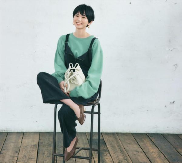 入秋一定要穿得毛衣搭配，原來穿對了這麼美，照著穿就對了