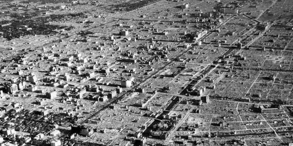 美軍轟炸東京9個月，效果甚微，李梅出一高招，日本人至今都恨他