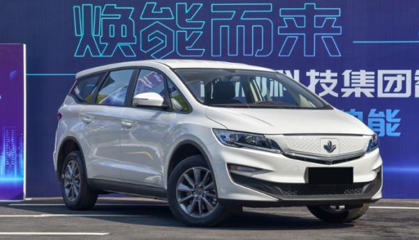 純電動MPV,4706mm長度+0.5小時快充,帶你看楓葉80V 純電動MPV,4706mm長度+0.5小時快充,帶你看楓葉80V