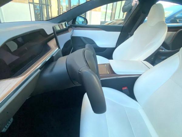 我們不需要奇形怪狀的方向盤 我們不需要奇形怪狀的方向盤