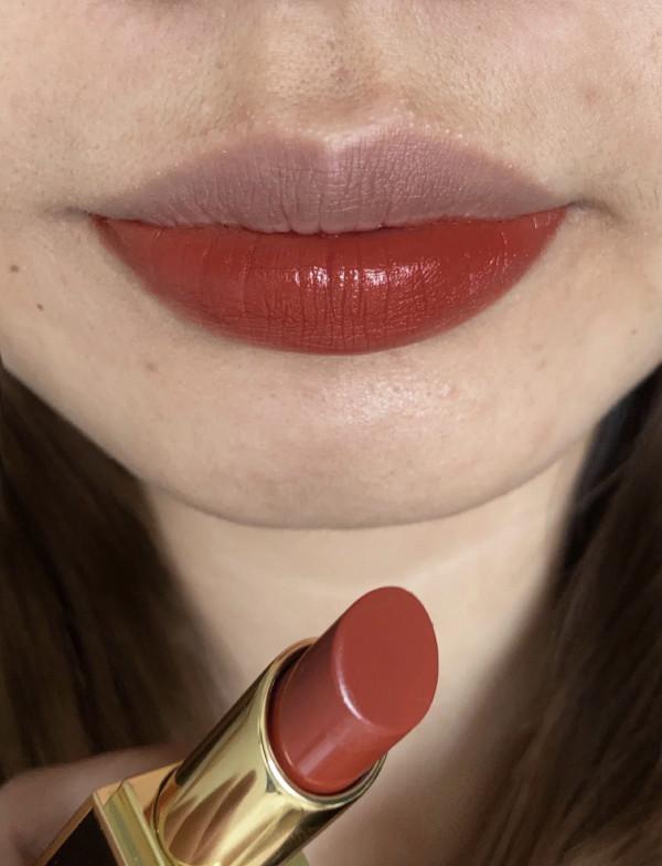 女人再懶，素顏出門也別忘記塗口紅，這幾支色號讓你氣質更出眾