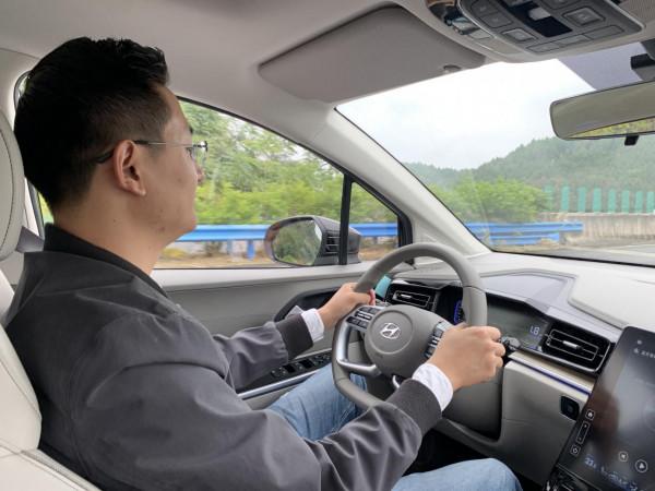 試駕庫斯途:家用細節太豐富,原來MPV可以這樣用 試駕庫斯途:家用細節太豐富,原來MPV可以這樣用