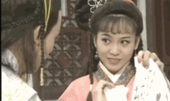 紅樓夢名場面，六版晴雯撕扇，誰靈巧可愛，誰在鬧笑話？