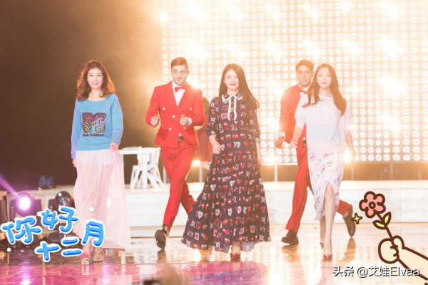 李湘富婆包袱太重!走機場穿大衣水晶鞋還拎名牌包,回頭率真不低 李湘富婆包袱太重!走機場穿大衣水晶鞋還拎名牌包,回頭率真不低