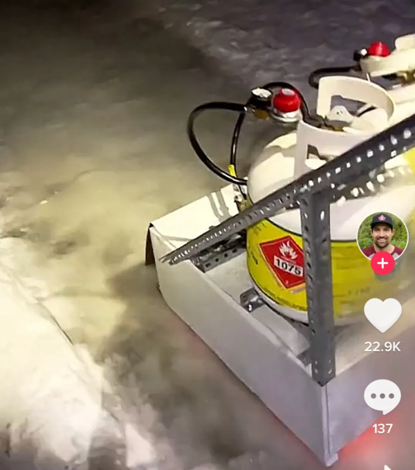 加拿大人玩個雪這麼&quot;卷&quot;了 2米關公雪中持刀 後院造百米雪道