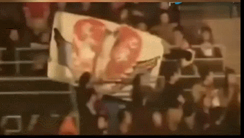 20年前揭開頒獎內幕，怒摔話筒手撕那英的田震，如今過得怎麼樣？