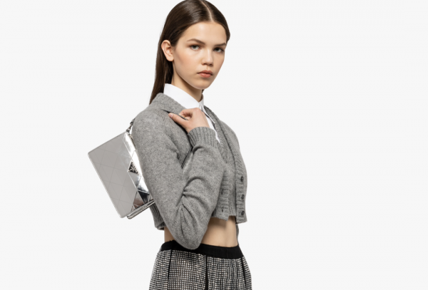 毛絨絨軟糯糯閃亮亮，這一季的大牌包包都吃了可愛吧