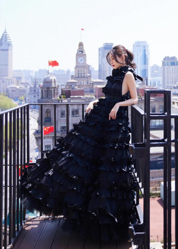 楊冪趙麗穎迪麗熱巴劉詩詩楊穎超仙禮服造型，你最pick誰？