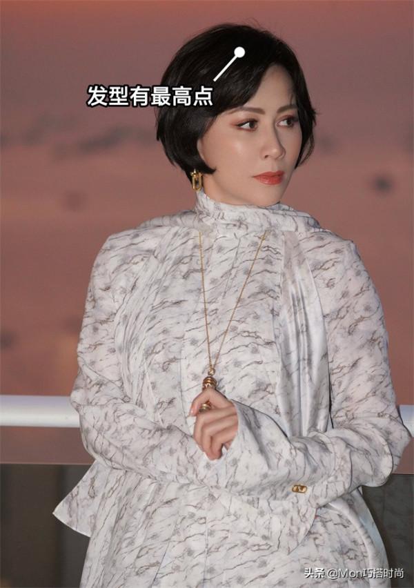 40歲女人燙髮誤區：羊毛卷顯髮量，髮色越豔越顯年輕！快看你是嗎