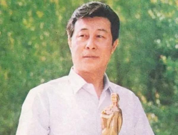 89歲王心剛，與患病妻子恩愛60年不離不棄，兒女已是億萬富翁