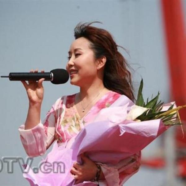 著名歌唱家胡月：嫁給陸劍民，造病歷騙父親，父親去世後泣不成聲