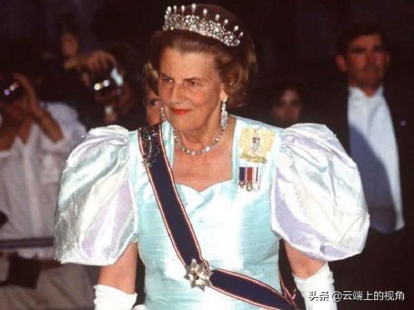 陪伴是最長情的&OpenCurlyDoubleQuote;告白&rdquo;，能24小時陪伴在女王身邊的人所剩無幾了