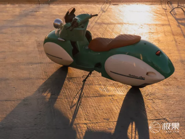 寶馬摩托變身復古機車，座椅用上“暖心”配置，冬天出行不怕凍