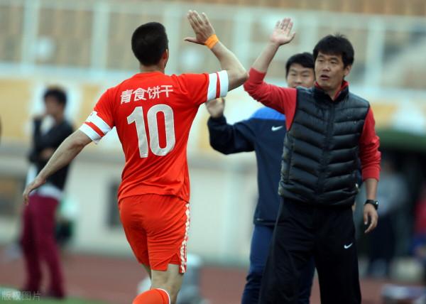 4比0！中甲保級隊創奇蹟，1米97空霸建功，李霄鵬要的高中鋒來了