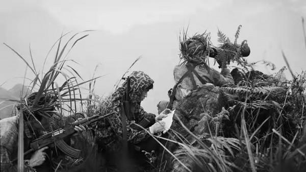 中國81式“大五葉”迷彩衣，顏值高偽裝強，曾是偵察兵的無形榮耀