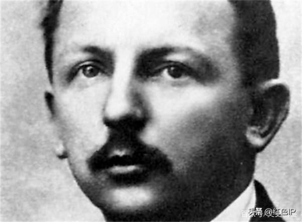 1921年中共一大召開，15人出席卻只留下14人照片，最後一人是誰？