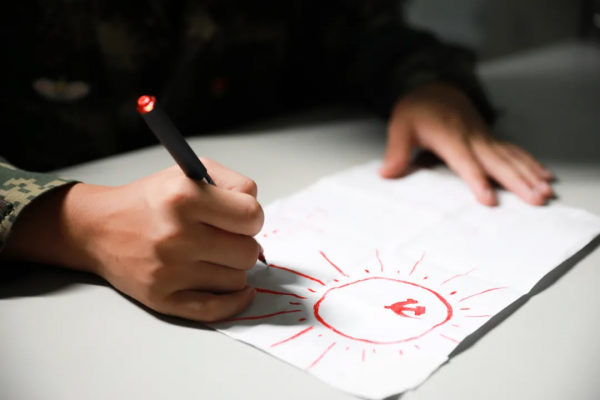 “龍宮”深處,官兵們最大的渴望就是見一見太陽 “龍宮”深處,官兵們最大的渴望就是見一見太陽