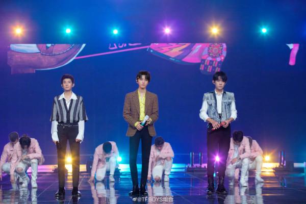 原來TFBOYS的十年之約就是明年了