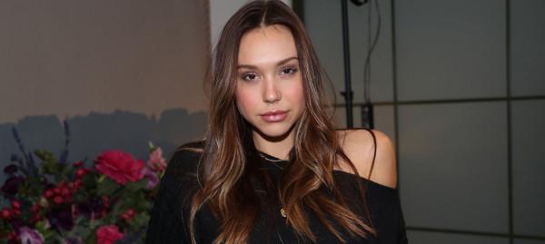 社交名媛兼模特 Alexis Ren 不相信美元經濟，稱加密貨幣是一種選擇