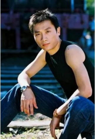 王麗達：32歲嫁給媽媽看準的女婿，婚後生一子，我現在很幸福