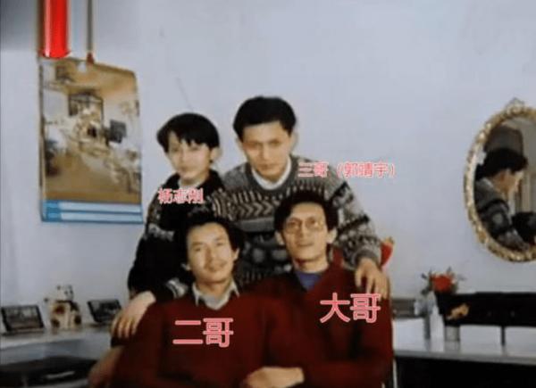 “最美孟婆”嶽麗娜：25歲嫁初戀，被老公捧上位，結婚22年生3子