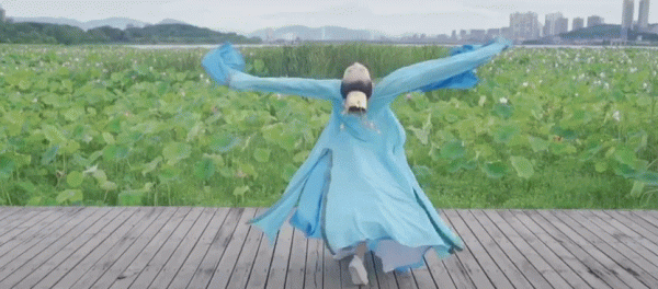 一人一生活·費青:她用短影片向世界彰顯極致的東方美 一人一生活·費青:她用短影片向世界彰顯極致的東方美