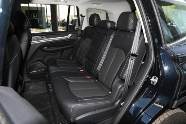 定位中大型SUV，配2&period;0T&plus;四驅&plus;差速鎖！榮威RX8表現如何