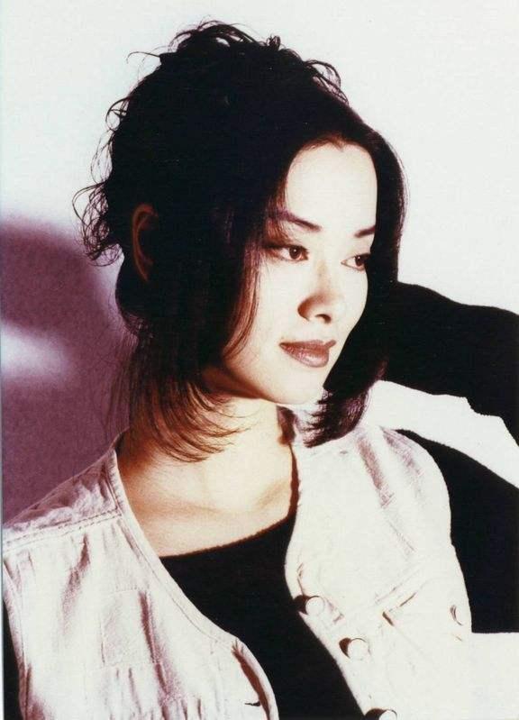 25歲爆紅，26歲跌落神壇，43歲生二胎，毛阿敏如今怎樣了？