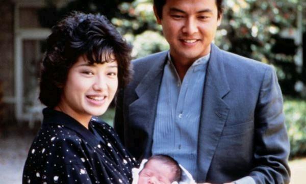 山口百惠婆媳倆燙完頭好俏麗,邊緣有層次的捲髮,圓臉燙了果然美 山口百惠婆媳倆燙完頭好俏麗,邊緣有層次的捲髮,圓臉燙了果然美