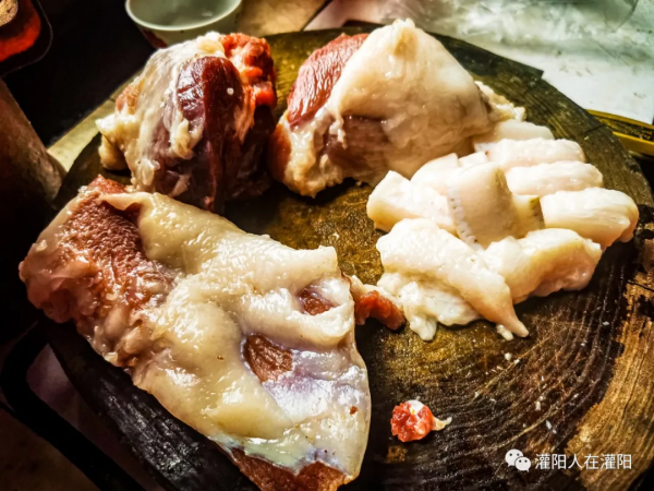 臘肉配上禾花魚,一年哪得幾回嘗 臘肉配上禾花魚,一年哪得幾回嘗