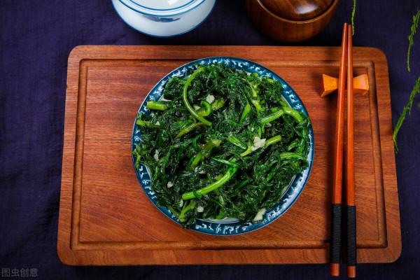 夏天,遇到“皇帝菜”別手軟,加辣椒簡單一炒,清脆又新鮮 夏天,遇到“皇帝菜”別手軟,加辣椒簡單一炒,清脆又新鮮