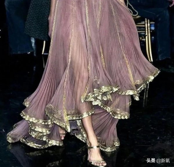 流動美態+不動氣場，才是美人的終極目標