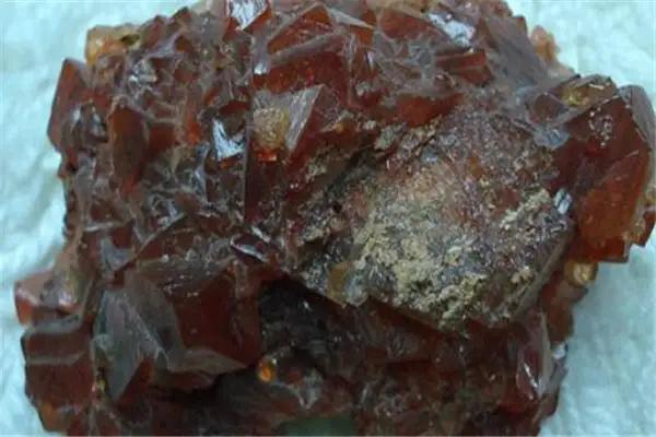 盤點地球上最貴的十種石頭,塔菲石每克拉35000美元 盤點地球上最貴的十種石頭,塔菲石每克拉35000美元