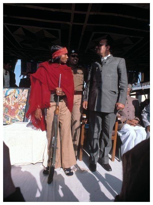 印度“最狠”女人：16歲被侵犯，18歲復仇殺22人，38歲死在家門口