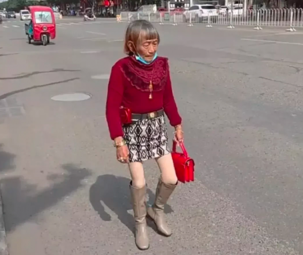 70歲奶奶將衣服穿出少女感,網友甘拜下風:20歲的我都沒她潮 70歲奶奶將衣服穿出少女感,網友甘拜下風:20歲的我都沒她潮