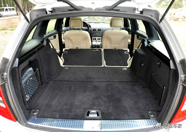 無關面子，花11萬買臺11年的賓士C級只為跑長途！買家：比SUV舒服