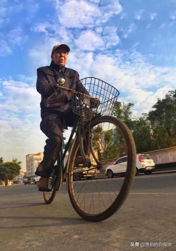 71歲的鄉村老人，花掉20元假錢之後