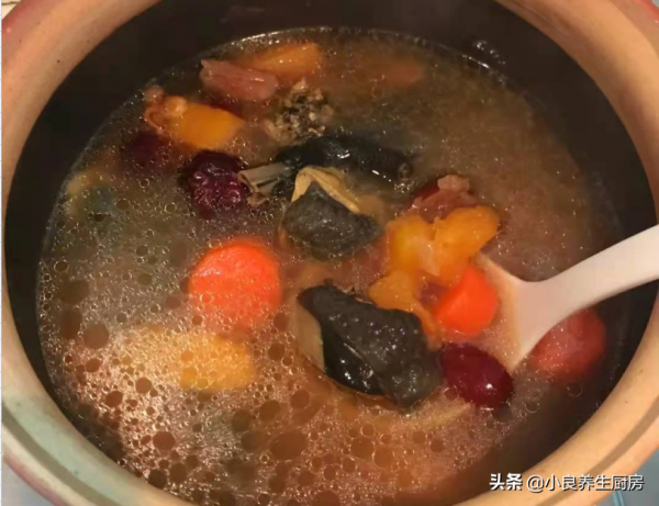 冬天進補，這湯常給孩子喝，每週燉一鍋，營養極高，身體更舒服
