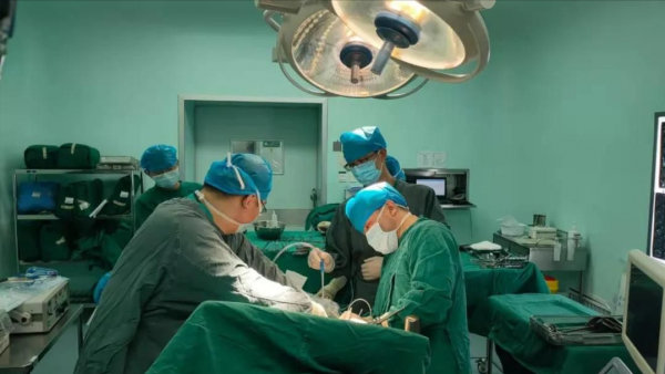 孩子高低肩、身子歪或許是半椎體畸形惹的禍，不要不當回事