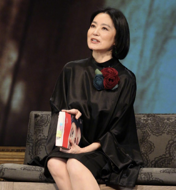 和秦漢苦戀20年的林青霞，為何最後嫁給“離婚帶娃”的邢李源？