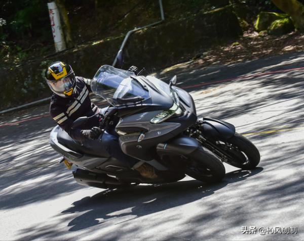 試駕雅馬哈YAMAHA Tricity300!超前部署安全性的三足巨獸 試駕雅馬哈YAMAHA Tricity300!超前部署安全性的三足巨獸