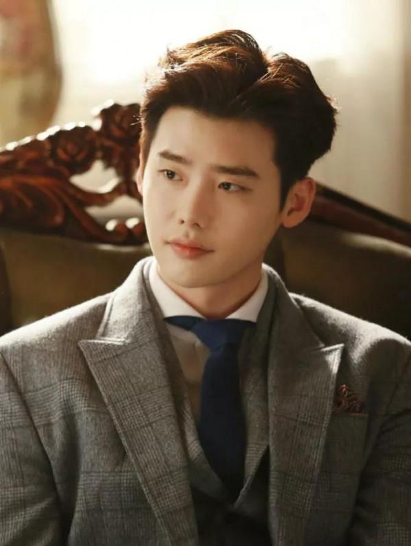 李鍾碩主演的8部電視劇，火了4部，糊了4部，關鍵看女主是誰