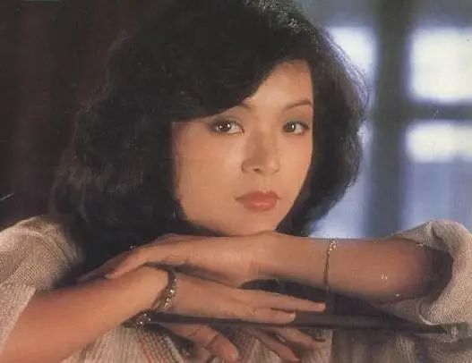 歲月不饒人，這6位女星，曾經驚豔時光如今顏值崩塌