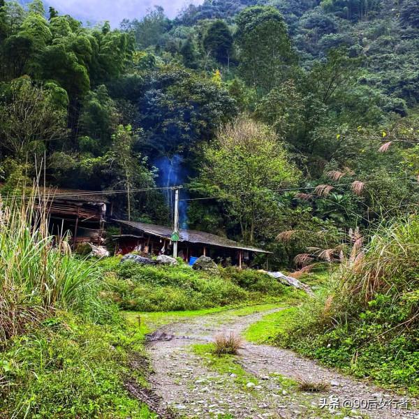 距成都80多公里的冷門徒步勝地，山中風景原始，古道滄桑古廟深藏