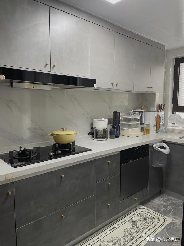 120㎡的家主衛改成衣帽間，客衛設計雙槽浴室櫃，滿足心願和使用