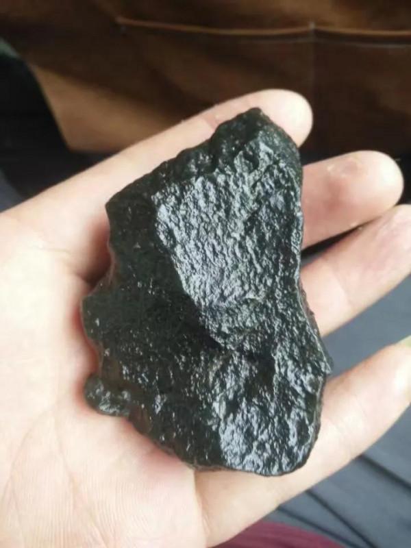 戈壁黑青和田玉