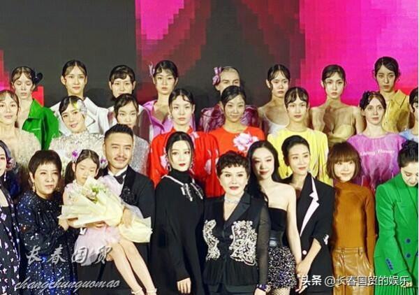 范冰冰復出現身時裝秀,穩居C位豔壓眾星 范冰冰復出現身時裝秀,穩居C位豔壓眾星