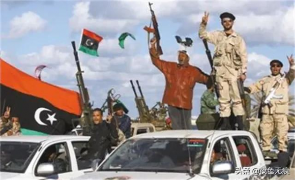 卡扎菲五子生前最後時刻：邊喝水邊抽菸，神情淡定地與叛軍對話