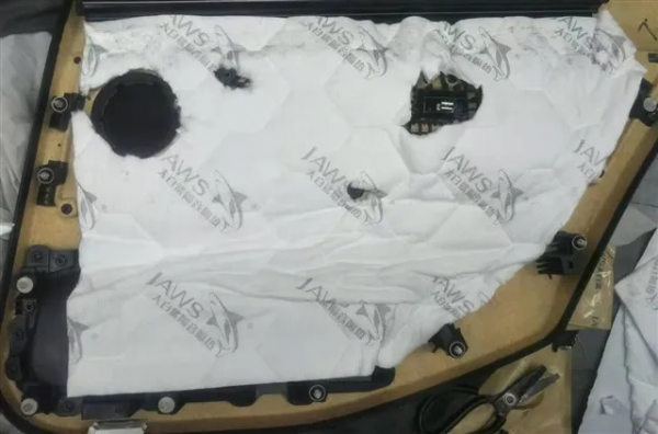 寶馬3系音響改裝優特聲402兩分頻+藍寶低音,釋放豪車專屬靚聲 寶馬3系音響改裝優特聲402兩分頻+藍寶低音,釋放豪車專屬靚聲