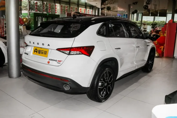 搭2&period;0T發動機迸發220匹馬力，百公里油耗7&period;6L，這臺SUV怎麼樣？